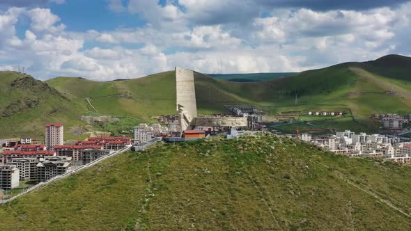 Memorial on Zaisan Tolgoi in Ulaanbaatar alt