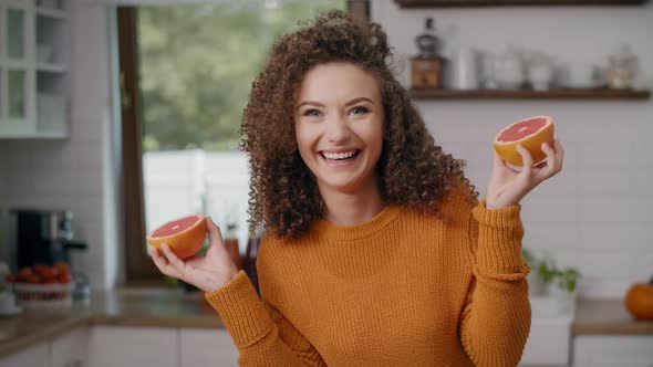 Portrait of smiling young woman having fun with fruit alt