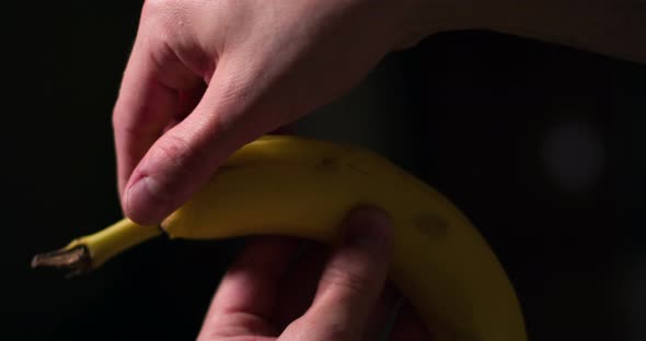 Banana pealing slowmotion