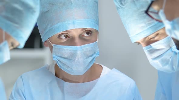 Clinic Specialists Operating, Cardio Surgery, Organ Transplantation, Health Care alt