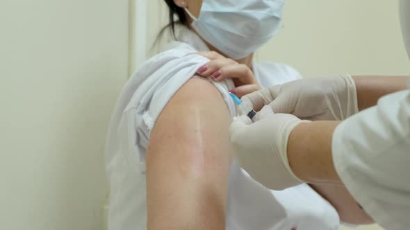 Pandemic Doctor Injects Vaccine Medication alt