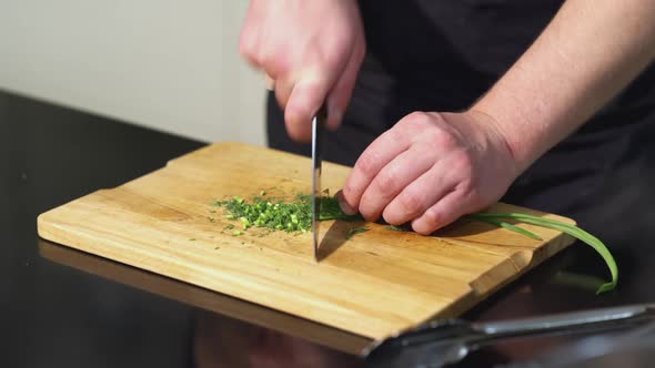 The Cook Cuts the Onion alt