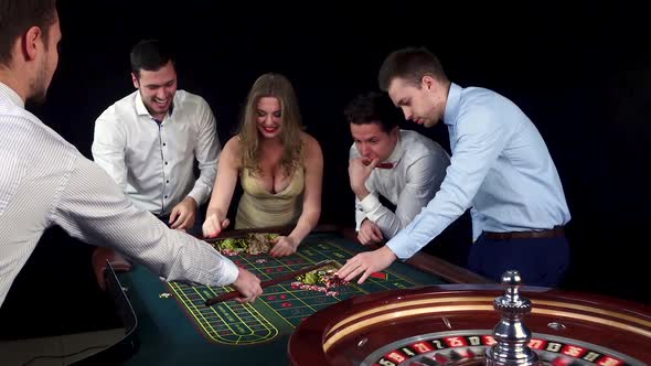 Company Playing in Casino alt