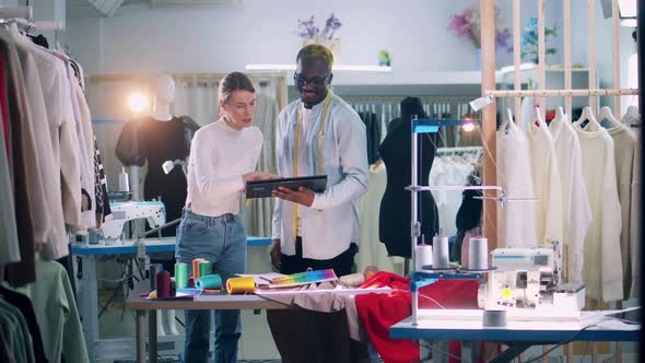 Two Tailors are Talking to Each Other in the Tailorhouse alt