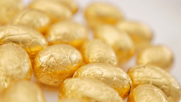 Easter chocolate golden eggs on white surface slow panning 4K 2160p UltraHD footage - Slow panning o alt