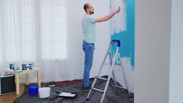 Handyman Painting Wall alt