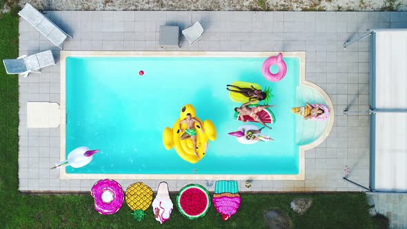 friends at the pool alt