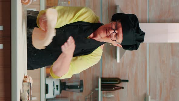 Vertical Video: Having Fun with Pizza Dough alt