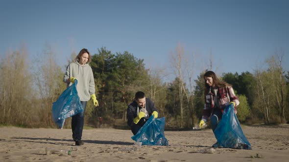 A Team of Volunteers Collects and Sorts Garbage alt