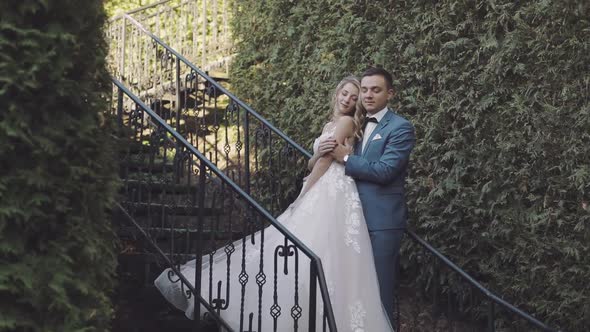 Wedding Couple. Lovely Groom and Bride. Happy Family. Man and Woman in Love alt