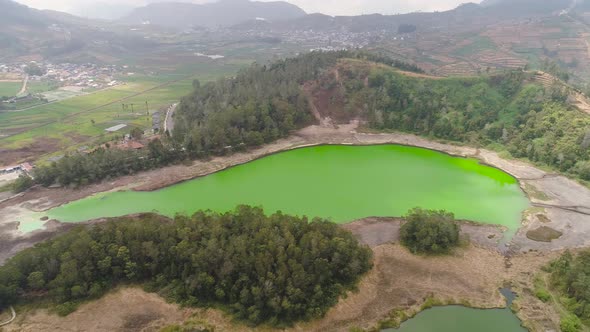Telaga Warna Lake at Plateau Dieng alt