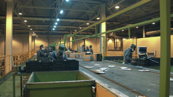 Dumpsite Workers Are Breaking Down Computers Indoors alt