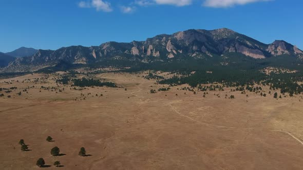 Flying along Flatirons alt