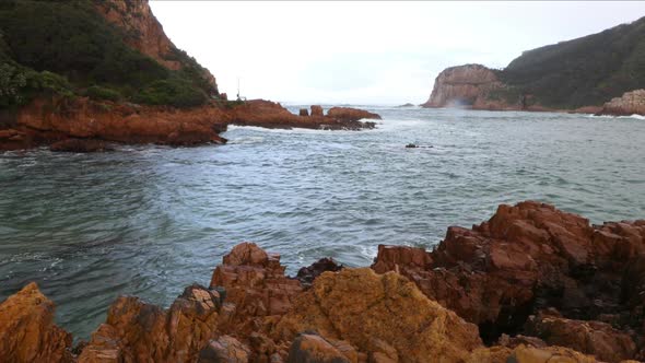 A beautiful summers day overlooking the Knysna Heads from a viewpoint of the Indian Ocean, Coney gle alt