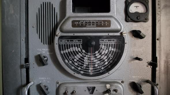 Tuning Iron Antique Receiver with Retro Dial Frequency Scale Big Wartime Radio alt