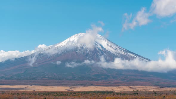 4K Time lapse of Clouds with Mt. Fuji over Lake Yamanaka, Japan. alt
