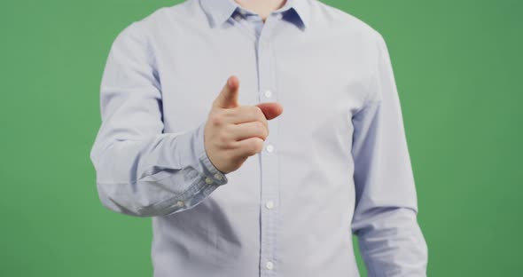 Finger pointing sign alt