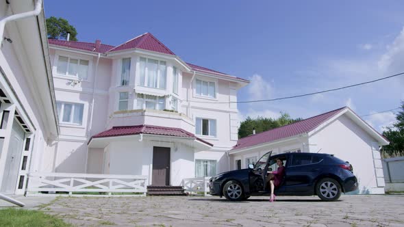 Rich woman gets out of car alt