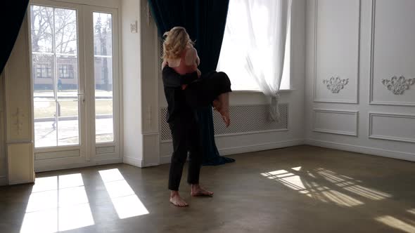 Love Story Dance Performance of Young Woman and Man Contemporary Choreography Slow Motion Shot alt