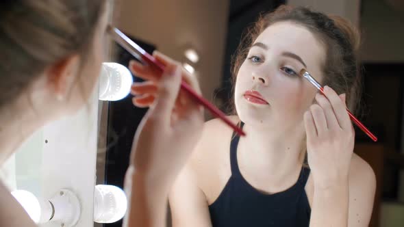 Image result for makeup doing girl pic,nari