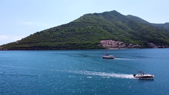 Yachts Sail on the Sea alt