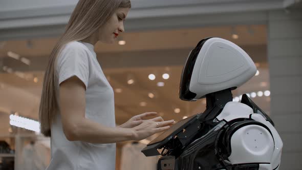 A Female Programmer Tests the Robot for the Ability to Interact with Users alt