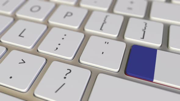 Key with Flag of France Switches to Key with Flag of China alt