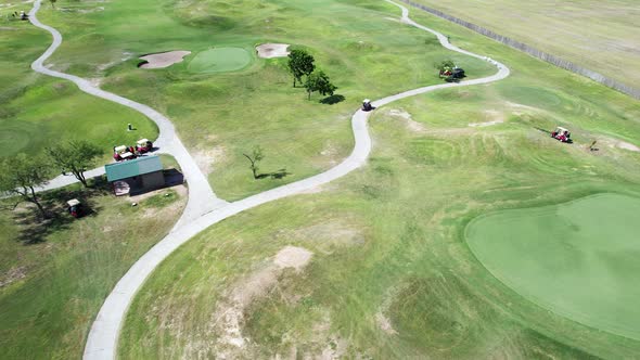 SUNNY DAY EDINBURG TX GOLF COURSE, PEOPLE PLAYING GOLF, RIO GRANDE VALLEY. GOLF CAR, DRONE FOOTAGE alt