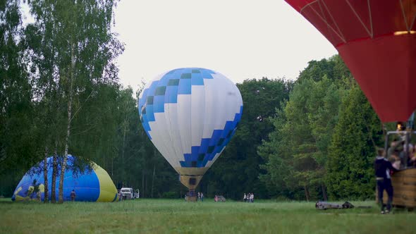 Hot Air Balloon with Passengers Taking Off the Ground, Recreational Activity alt