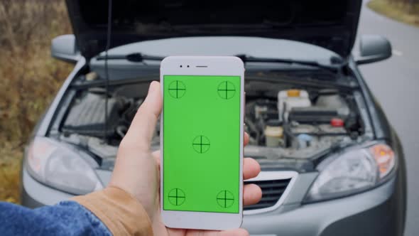 Close Up Hand of Man Using Vertically Smartphone Green Screen alt