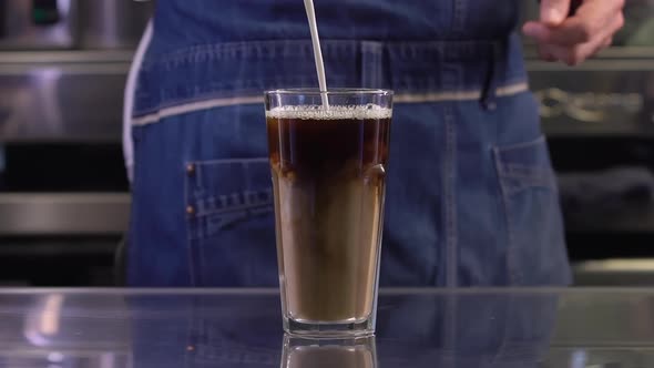 Filling filter coffee