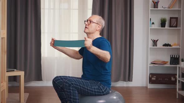 Strong Senior Man alt