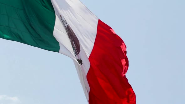 a big mexican flag moving slowly because of the air, Stock Footage