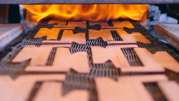 Copper Elements Laid Out on the Conveyor are Getting Burnt alt