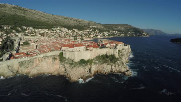 Old town of Dubrovnik and the sea alt