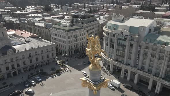 Flying over column of freedom in the center of Tbilisi, Georgia alt
