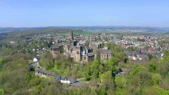Aerial view of Schloss Braunfels, Germany alt