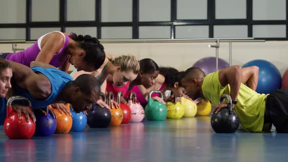 Keep fit class at a gym alt