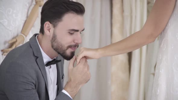 Happy Bride and Groom in Wedding Dress Prepare for Married in Wedding Ceremony alt