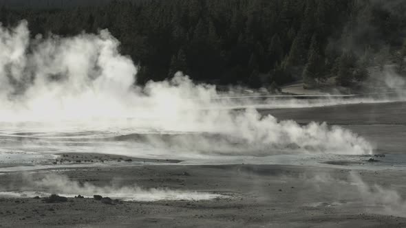 Fumaroles in Yellowstone National Park alt