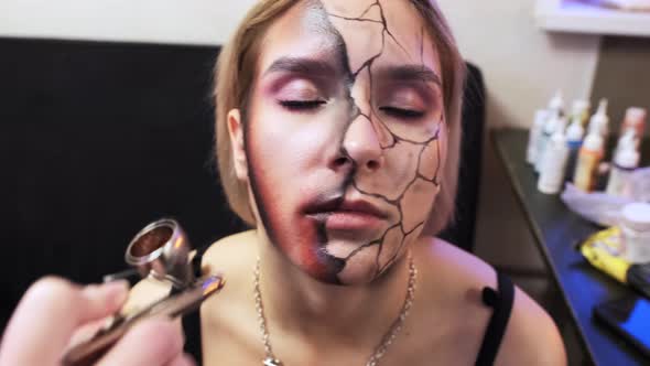 Aerator Makeup a Woman for Halloween alt