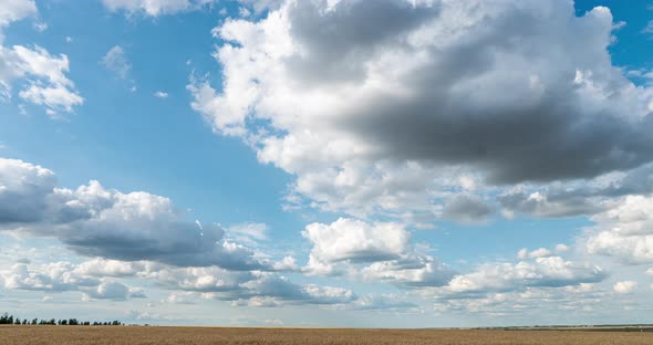 Beautiful Clouds in the Field, Time Lapse, Summer Beautiful Landscape, Video Loop alt