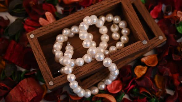 Pearl Jewelry in Wooden Box