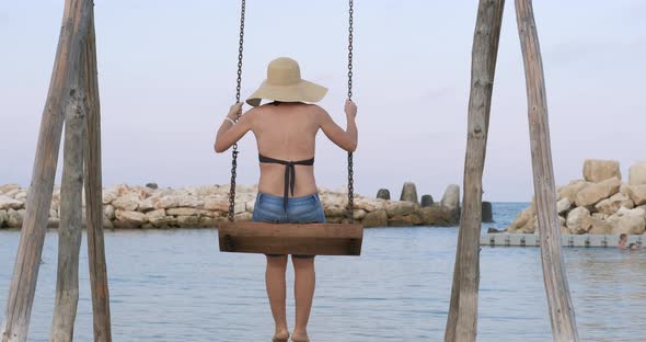 Have Fun on Swings By Sea alt