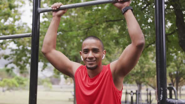 Front view man with prosthetic leg looking at the camera alt