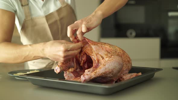 Filling Butter Under Turkeys Skin alt