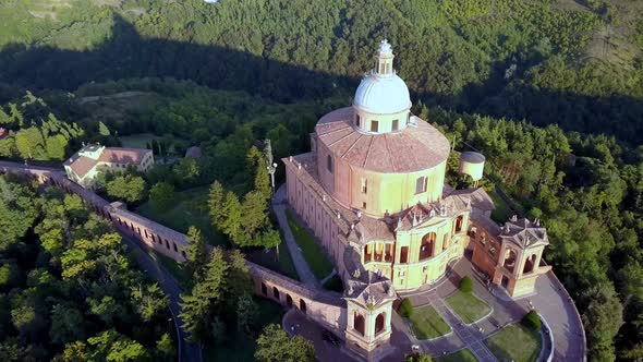 Basilica church of St. Anthony of Padua Italy, Aerial circle reveal shot alt