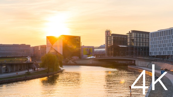 Berlin sunset timelapse of modern architecture waterfront in central Berlin alt