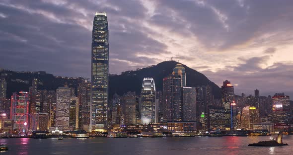Hong Kong skyline at sunset alt