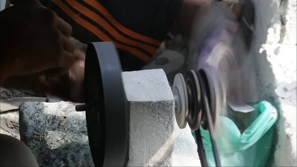 gemstones drill mineral process. Cut the gem material. stone jewelery and accessories industry in Ga alt